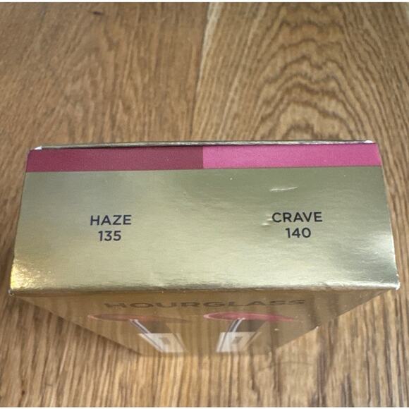 Hourglass - Phantom Volumizing Glossy Balm Duo in Red & Pink - Picture 3 of 5